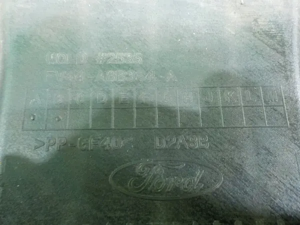 Ford OEM FV44-A8B384-A Cubierta bajo parachoques - Usado image 3