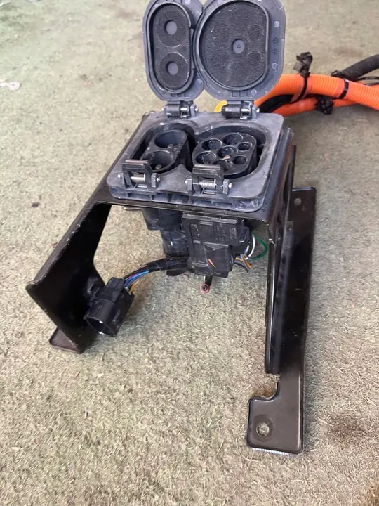 MG-ZS SUV RHD Voorste Oplaadpoort MG image 6