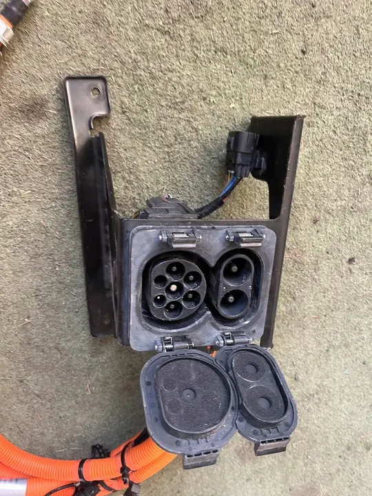 MG-ZS SUV RHD Voorste Oplaadpoort MG image 7