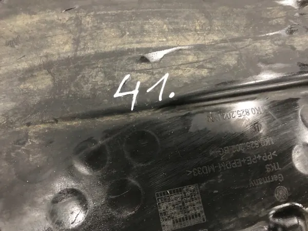 Audi OE Underbensskydd Fram 1K0825202BN image 4