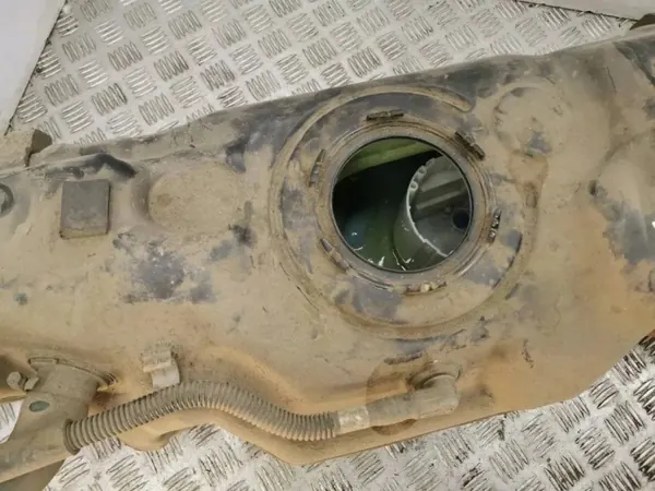 Hyundai Kona Bränsletank OEM 31171CM000 - Begagnad image 3