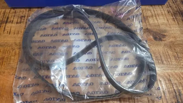 Correa multi-V Volvo OEM 30777352 - Estado usado image 4