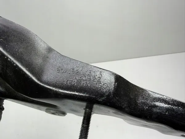Audi Q5 stänkskärmsbracket OEM 80A821131A vänster fram image 5