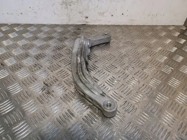 Jaguar E-Pace Taka-akselin Diff Halter OEM 6717015190 image 3