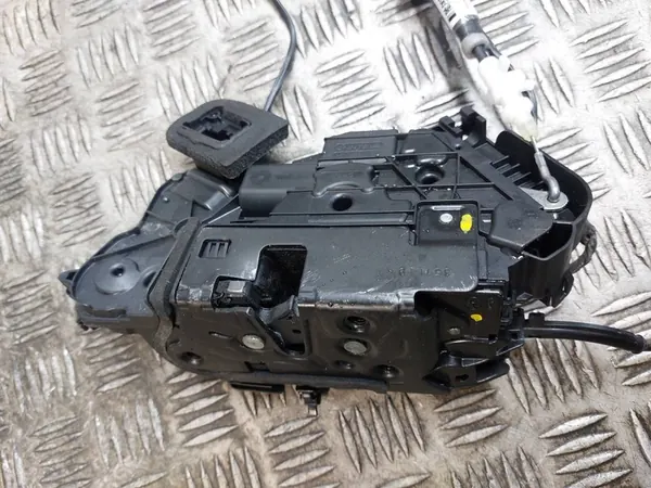 Framvänster Dörrlås + Handtag Passat B8 LD8S image 5