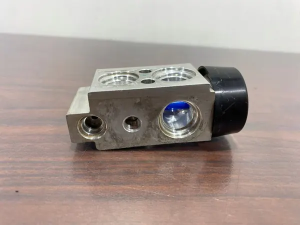 Válvula de expansão A/C Hyundai OEM DX1T1CWFAA02 image 6