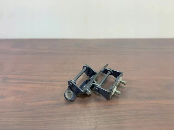 Subaru Forester Heckklappenscharniere OEM FBZ29065 image 2