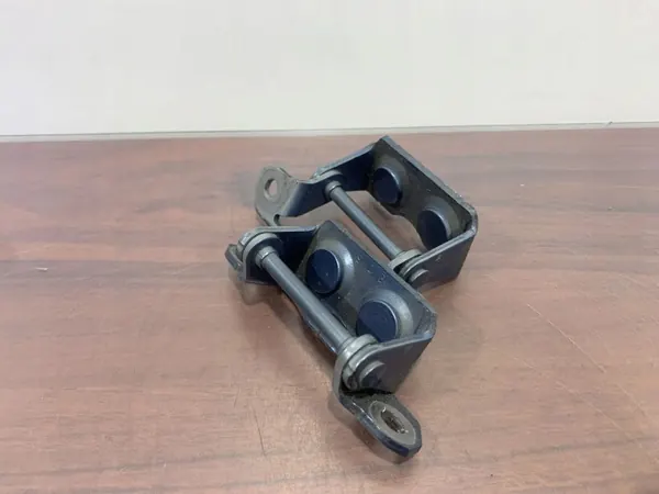 Subaru Forester Heckklappenscharniere OEM FBZ29065 image 3