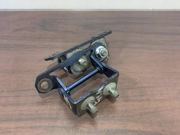 Subaru Forester Heckklappenscharniere OEM FBZ29065 image 4