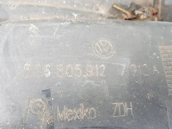 Volkswagen Jetta VI Etu Oikea Lokasuoja image 5