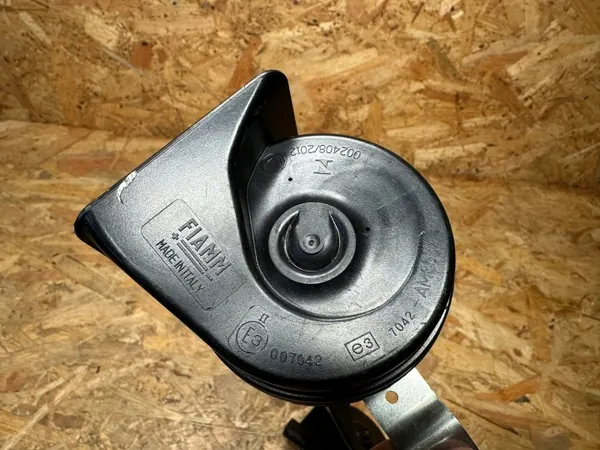 Mercedes Toeter OEM A2975422600 Rechterzijde image 2