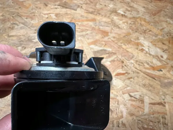 Mercedes Toeter OEM A2975422600 Rechterzijde image 3
