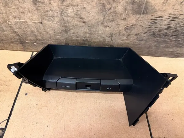 OEM 84684J7000 USB-sytytin Kia Ceed III:lle image 2