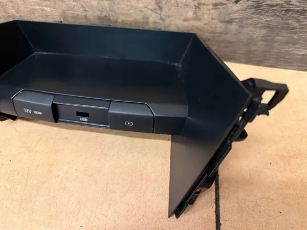 OEM 84684J7000 USB-sytytin Kia Ceed III:lle image 3