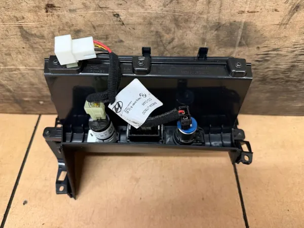 OEM 84684J7000 USB-sytytin Kia Ceed III:lle image 5
