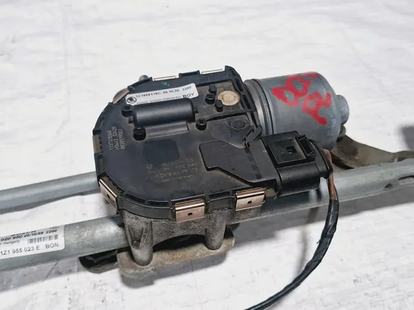Etupyyhkijän mekanismi moottorilla Skoda Octavia II 2008-2013 image 3