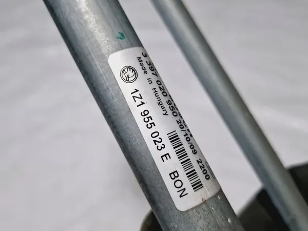 Etupyyhkijän mekanismi moottorilla Skoda Octavia II 2008-2013 image 6