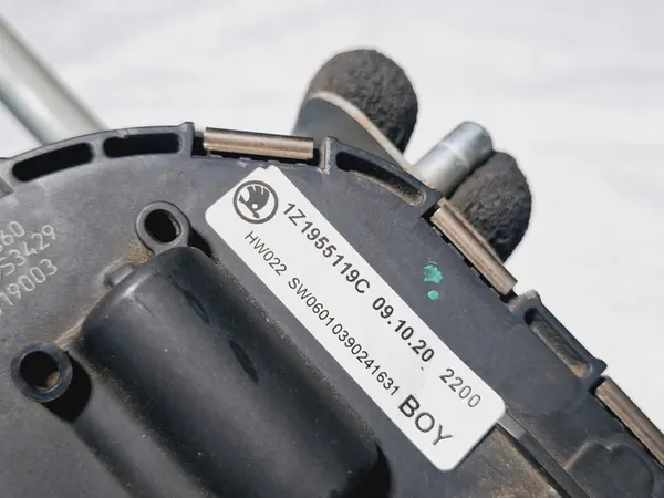 Etupyyhkijän mekanismi moottorilla Skoda Octavia II 2008-2013 image 7