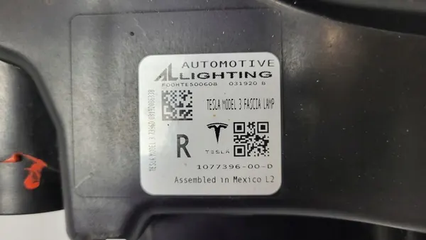 Tesla 3 Rechte Halogen DRL Lampe OEM 1077396-00-D image 3