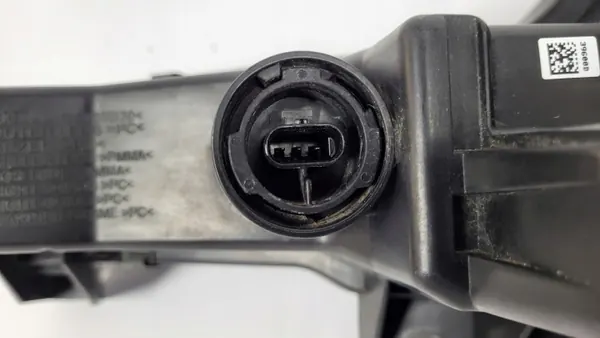 Tesla 3 Rechte Halogen DRL Lampe OEM 1077396-00-D image 6