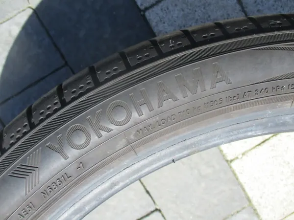 Zomerband Yokohama Bluearth-GT AE51 235/40 R19 96W OEM YYY0723 image 4