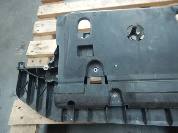 Plaque de protection pare-chocs Peugeot 2008 I OEM 9600435580 image 3