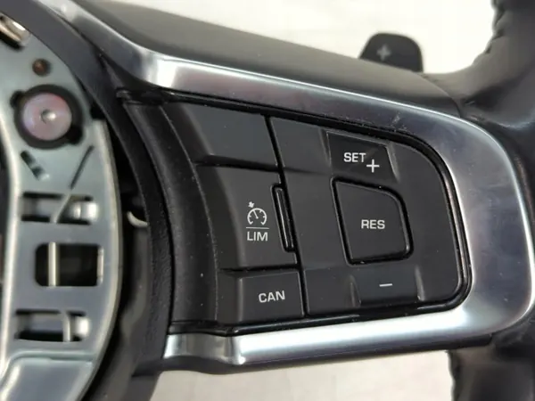 Volant Jaguar F-Pace OEM GX7M-3F563GC8PVJ image 4