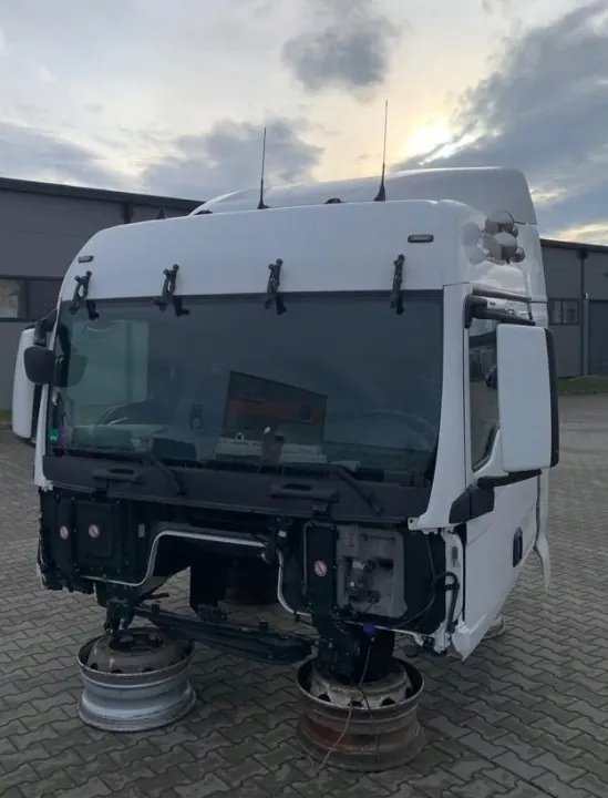MAN TGX Euro 6 slaapcabine & motorkap - Gebruikt OEM image 2