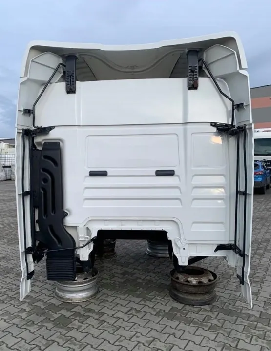 MAN TGX Euro 6 slaapcabine & motorkap - Gebruikt OEM image 5