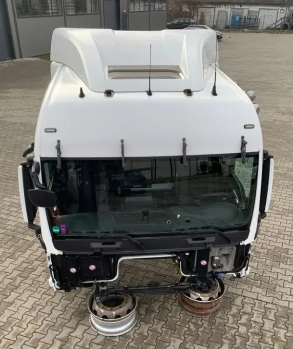 MAN TGX Euro 6 slaapcabine & motorkap - Gebruikt OEM image 8