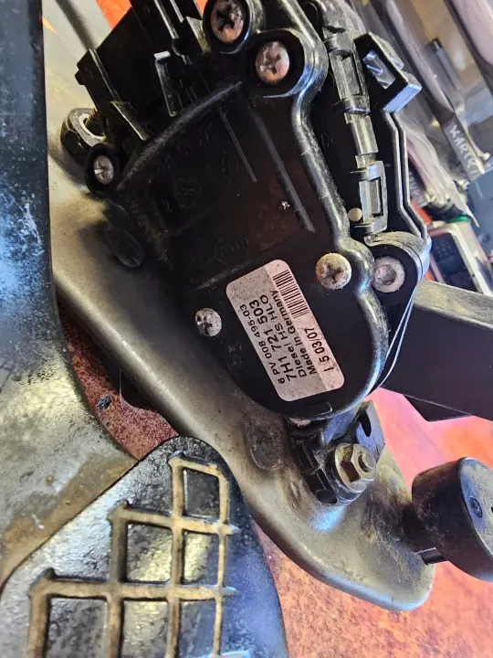 VW T5 2.5 TDI Gaspedaal OEM 7H1721503 image 8