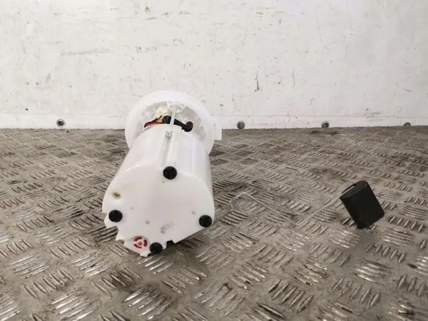 Hyundai Kraftstoffpumpe OEM FBZ15477 - Gebraucht image 4