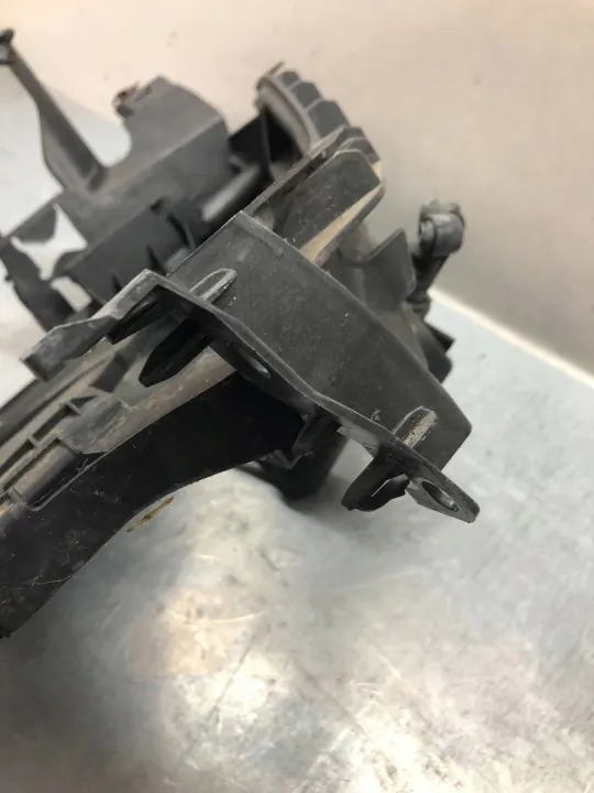 Rechter sproeikopgeleider OEM 8T0805608D Audi A5 image 3
