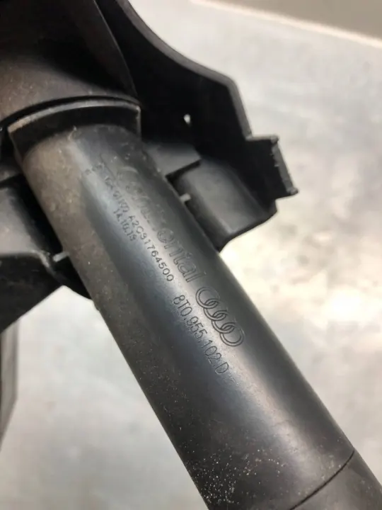 Rechter sproeikopgeleider OEM 8T0805608D Audi A5 image 6