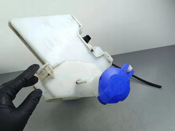 2020 SsangYong Musso Réservoir de lave-glace FOB41282 image 5