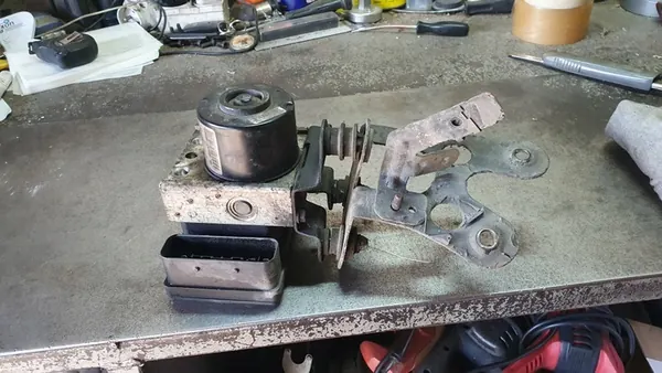 AUDI SEAT VW SKODA - BOMBA ABS 1K0614117H 1K0907379P image 2