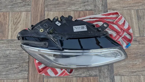 AUDI Q5 Bi-Xenón Faro Derecho 8R0941006C image 3