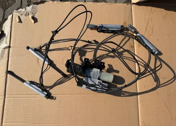 Pompe toit cabrio Porsche 991 OEM 99156106002 image 2