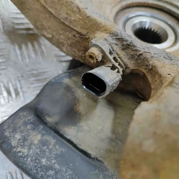 Snodo anteriore sinistro VW AMAROK 2.0L diesel 2H0407257J image 6