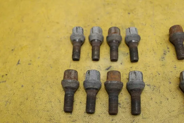 Boulons de roue 16 pcs Taille 17'' Renault Clio III Opel image 2