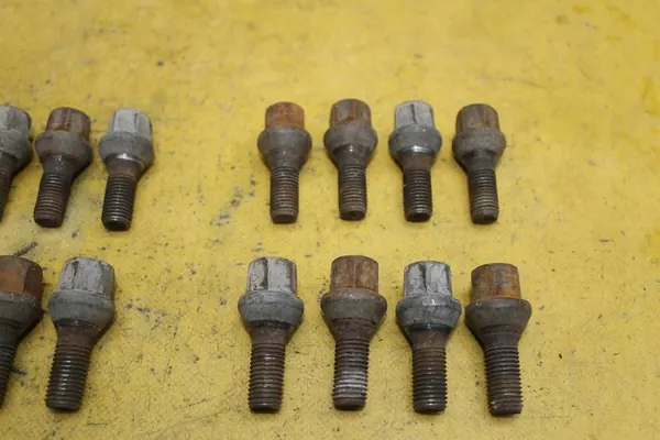 Boulons de roue 16 pcs Taille 17'' Renault Clio III Opel image 3