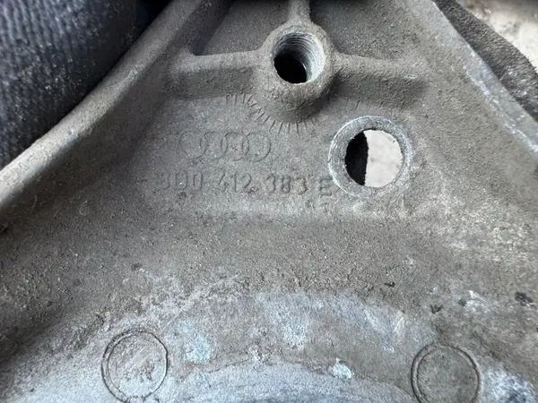 Suporte de amortecedor OEM 8D0412383E - Usado image 4