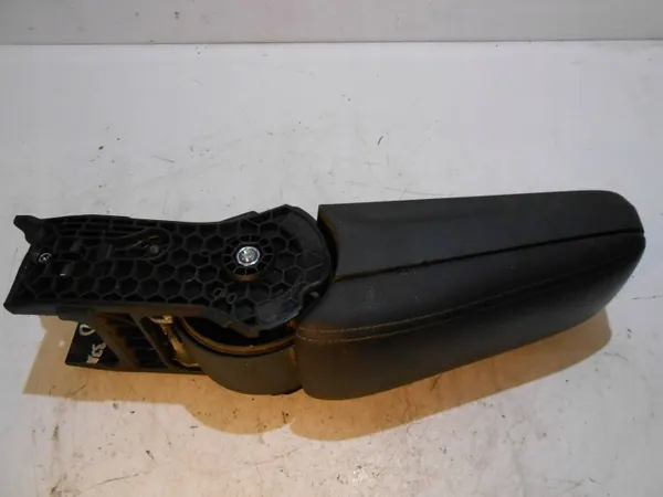 Reposabrazos Skoda Rapid OEM 6V0864207A - Usado image 10