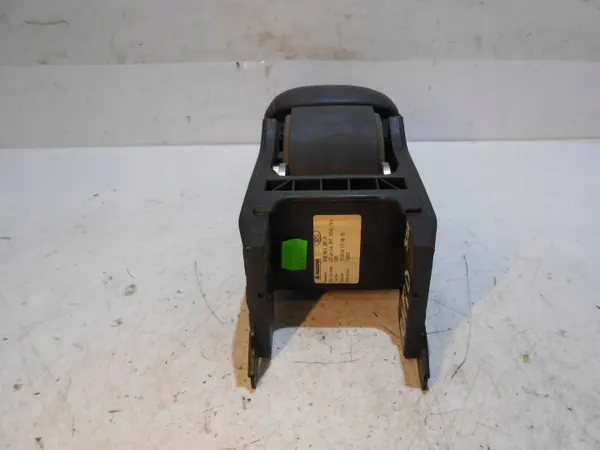 Reposabrazos Skoda Rapid OEM 6V0864207A - Usado image 5