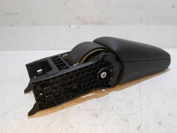 Reposabrazos Skoda Rapid OEM 6V0864207A - Usado image 6