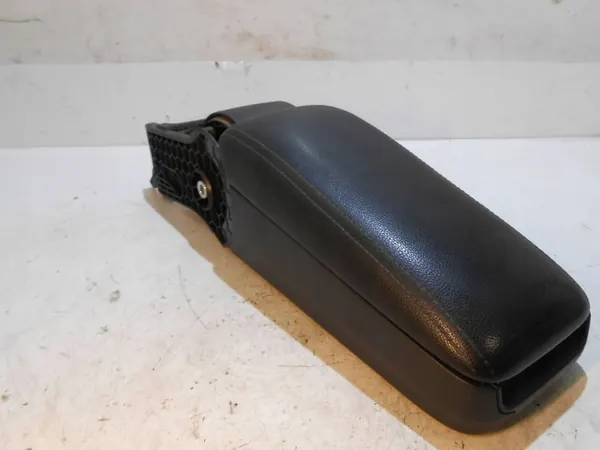 Reposabrazos Skoda Rapid OEM 6V0864207A - Usado image 7