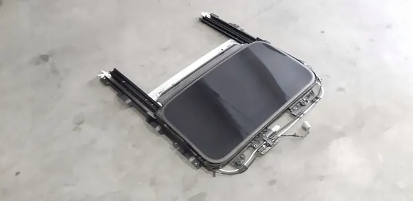 Techo Solar Volvo S90 OEM 39834278 - Usado image 3
