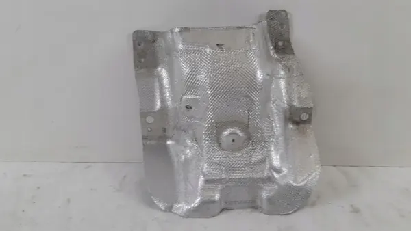 Escudo térmico Volvo XC40 OEM 31670447 - Usado image 2