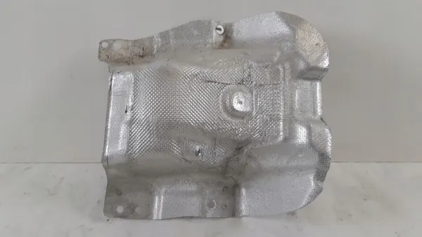 Escudo térmico Volvo XC40 OEM 31670447 - Usado image 3