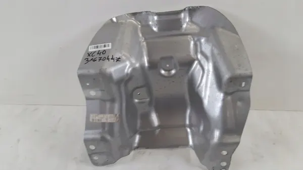 Escudo térmico Volvo XC40 OEM 31670447 - Usado image 5